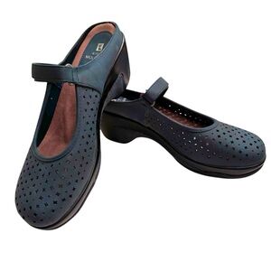 White Mountain 9.5 Navy Vinto Mary Jane Clogs Adjustable Strap Perforated